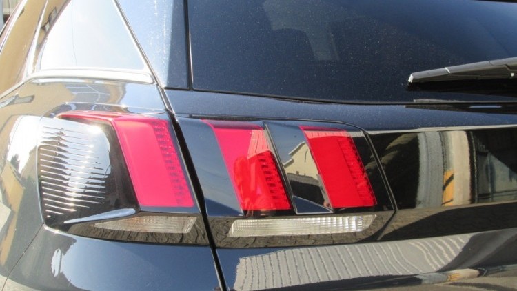 Peugeot 3008 1.5 BlueHdi ALLURE EAT8