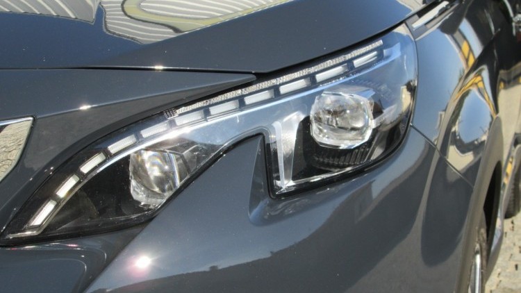 Peugeot 3008 1.5 BlueHdi ALLURE EAT8