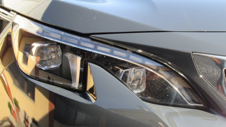 Peugeot 3008 1.5 BlueHdi ALLURE EAT8