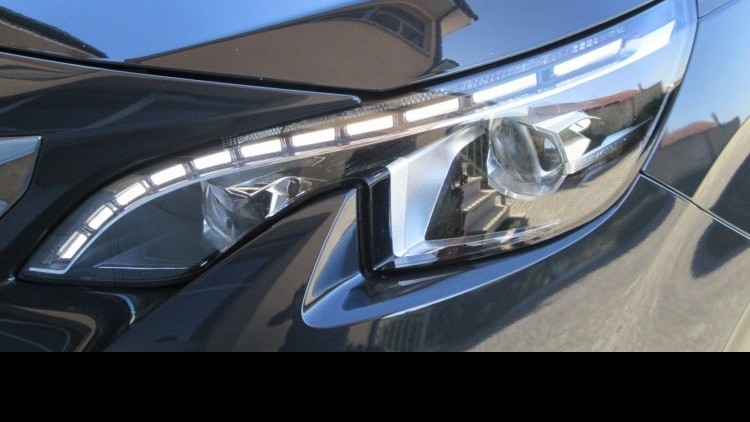 Peugeot 3008 1.5 BlueHdi ALLURE EAT8