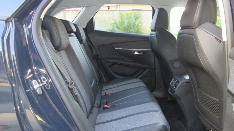 Peugeot 3008 1.5 BlueHdi ALLURE EAT8