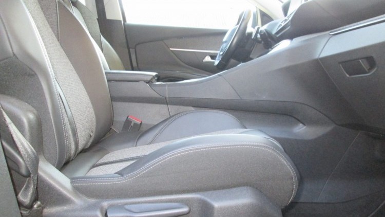 Peugeot 3008 1.5 BlueHdi ALLURE EAT8