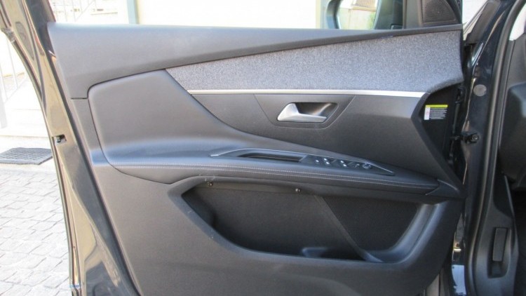 Peugeot 3008 1.5 BlueHdi ALLURE EAT8
