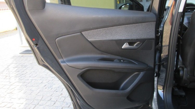 Peugeot 3008 1.5 BlueHdi ALLURE EAT8