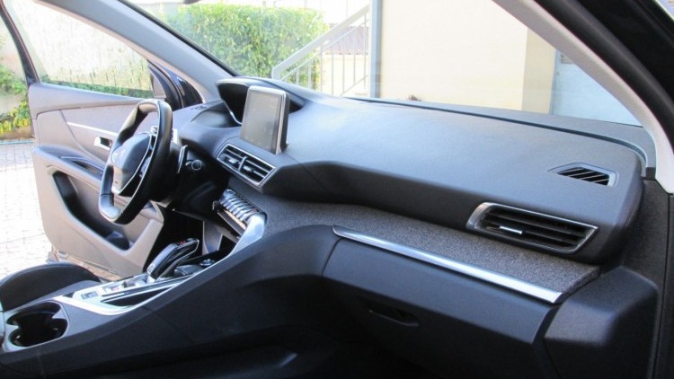 Peugeot 3008 1.5 BlueHdi ALLURE EAT8