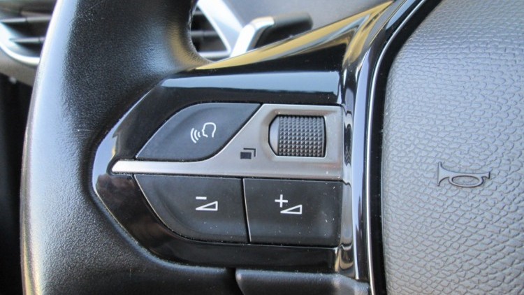 Peugeot 3008 1.5 BlueHdi ALLURE EAT8