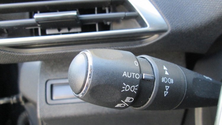 Peugeot 3008 1.5 BlueHdi ALLURE EAT8