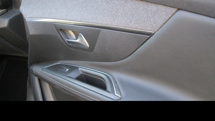 Peugeot 3008 1.5 BlueHdi ALLURE EAT8