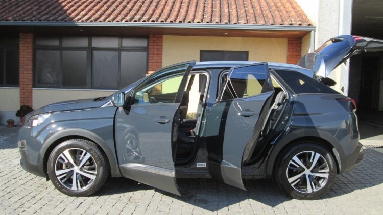 Peugeot 3008 1.5 BlueHdi ALLURE EAT8