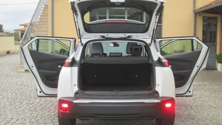 Peugeot E-2008 ALLURE PACK