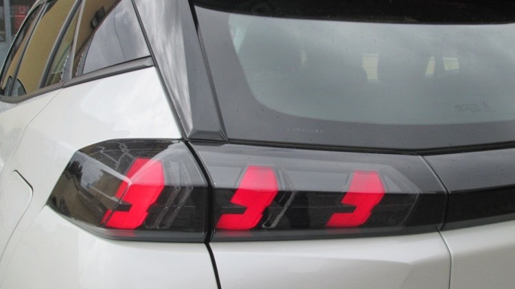 Peugeot E-2008 ALLURE PACK