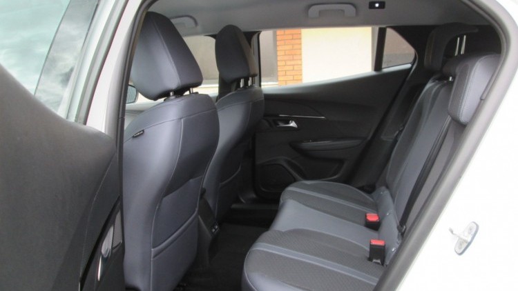 Peugeot E-2008 ALLURE PACK