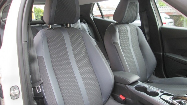 Peugeot E-2008 ALLURE PACK