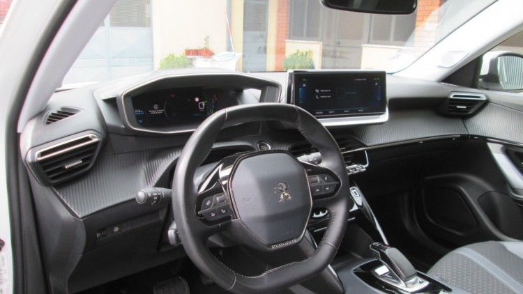 Peugeot E-2008 ALLURE PACK