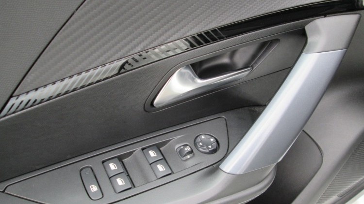 Peugeot E-2008 ALLURE PACK