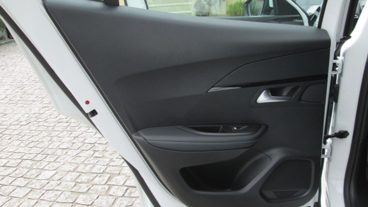 Peugeot E-2008 ALLURE PACK