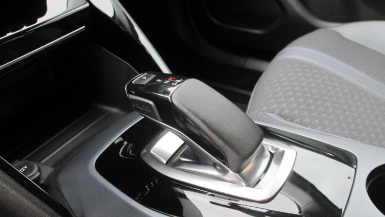 Peugeot E-2008 ALLURE PACK