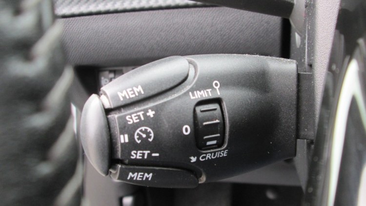 Peugeot E-2008 ALLURE PACK