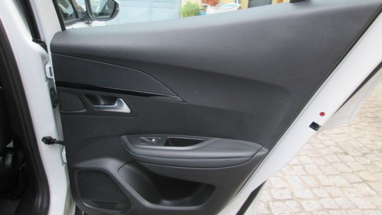 Peugeot E-2008 ALLURE PACK