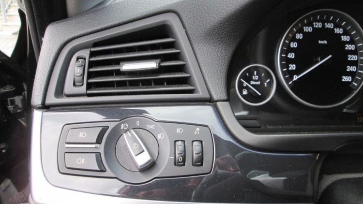 BMW S&eacute;rie 5 - 520 D LUXURY Auto