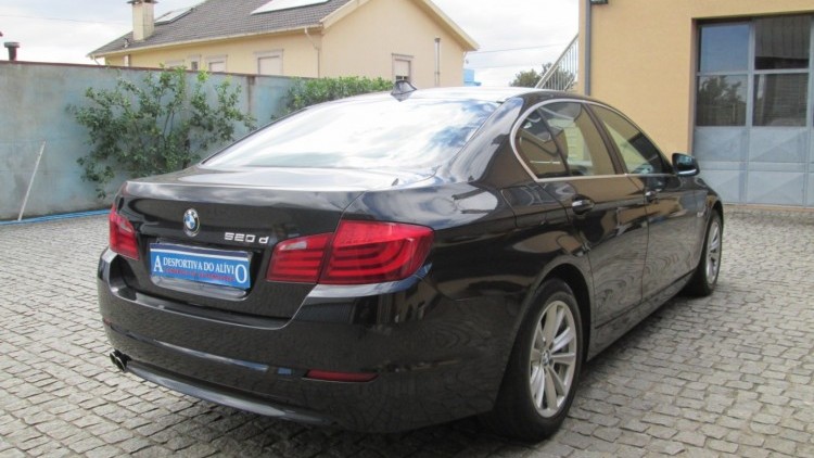 BMW S&eacute;rie 5 - 520 D LUXURY Auto