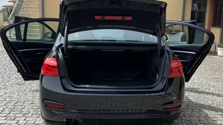 BMW S&eacute;rie 3 - 330 E iPerformace Line Sport Auto