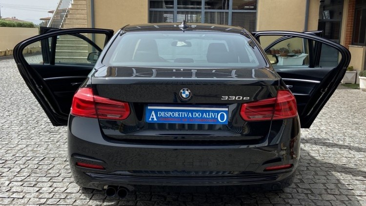 BMW S&eacute;rie 3 - 330 E iPerformace Line Sport Auto