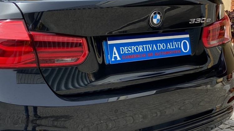 BMW S&eacute;rie 3 - 330 E iPerformace Line Sport Auto