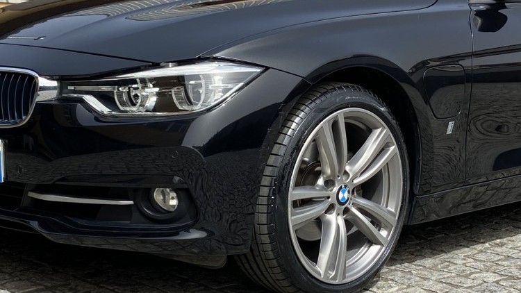 BMW S&eacute;rie 3 - 330 E iPerformace Line Sport Auto