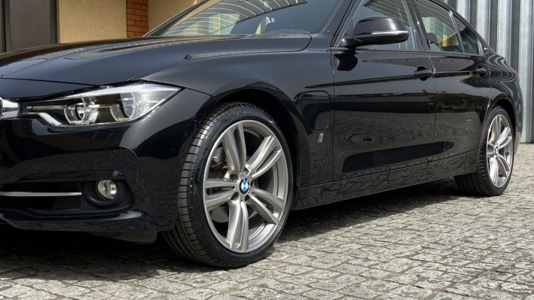 BMW S&eacute;rie 3 - 330 E iPerformace Line Sport Auto