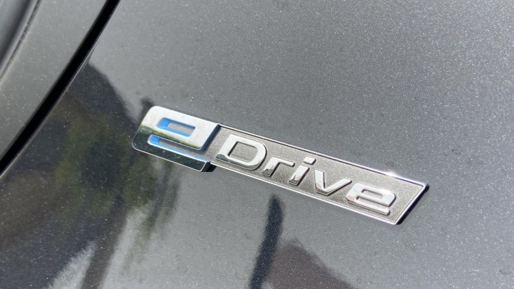 BMW S&eacute;rie 3 - 330 E iPerformace Line Sport Auto