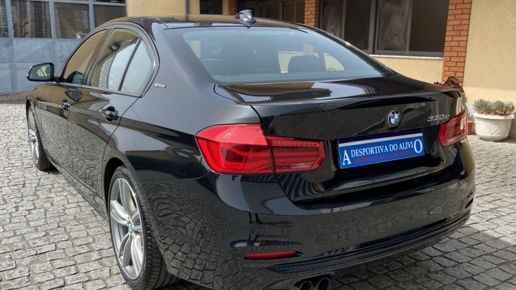 BMW S&eacute;rie 3 - 330 E iPerformace Line Sport Auto