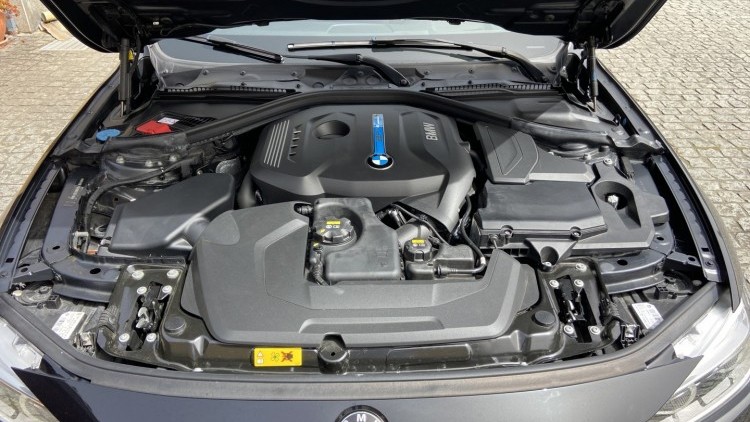 BMW S&eacute;rie 3 - 330 E iPerformace Line Sport Auto