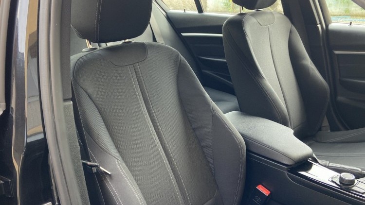 BMW S&eacute;rie 3 - 330 E iPerformace Line Sport Auto