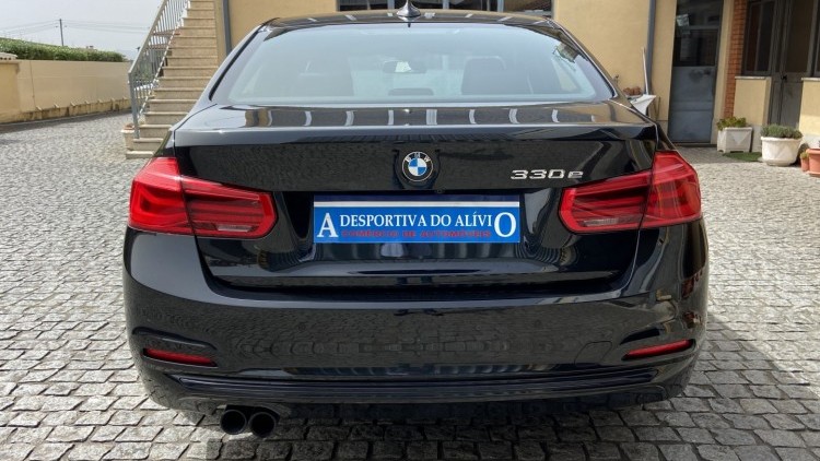 BMW S&eacute;rie 3 - 330 E iPerformace Line Sport Auto