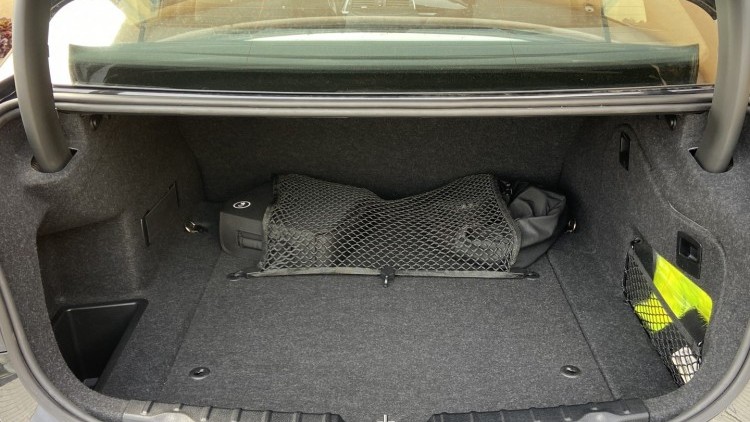 BMW S&eacute;rie 3 - 330 E iPerformace Line Sport Auto