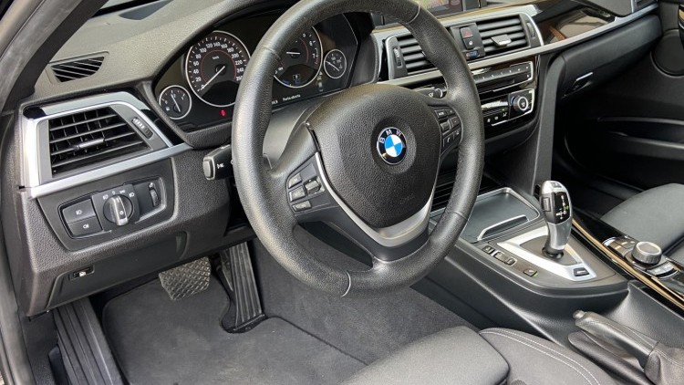 BMW S&eacute;rie 3 - 330 E iPerformace Line Sport Auto