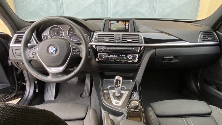 BMW S&eacute;rie 3 - 330 E iPerformace Line Sport Auto