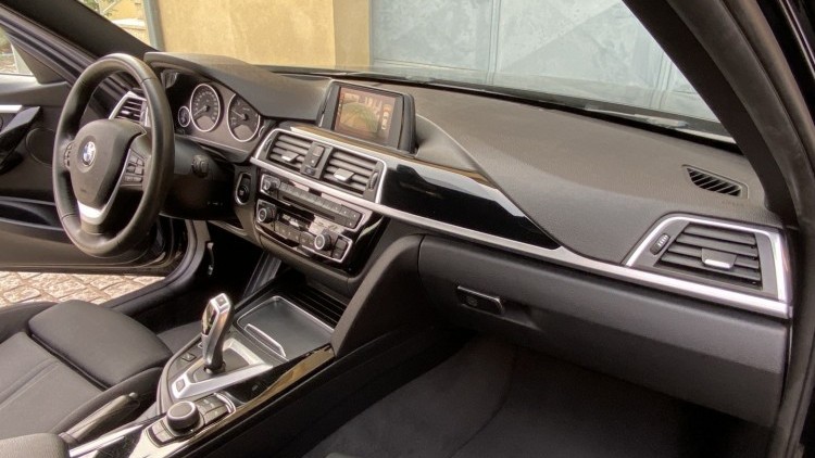 BMW S&eacute;rie 3 - 330 E iPerformace Line Sport Auto