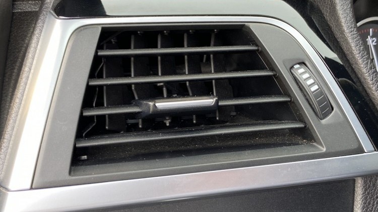 BMW S&eacute;rie 3 - 330 E iPerformace Line Sport Auto