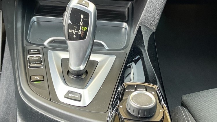 BMW S&eacute;rie 3 - 330 E iPerformace Line Sport Auto