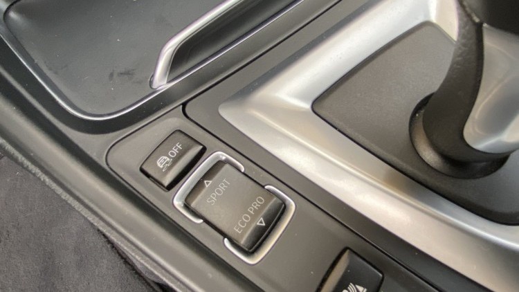 BMW S&eacute;rie 3 - 330 E iPerformace Line Sport Auto