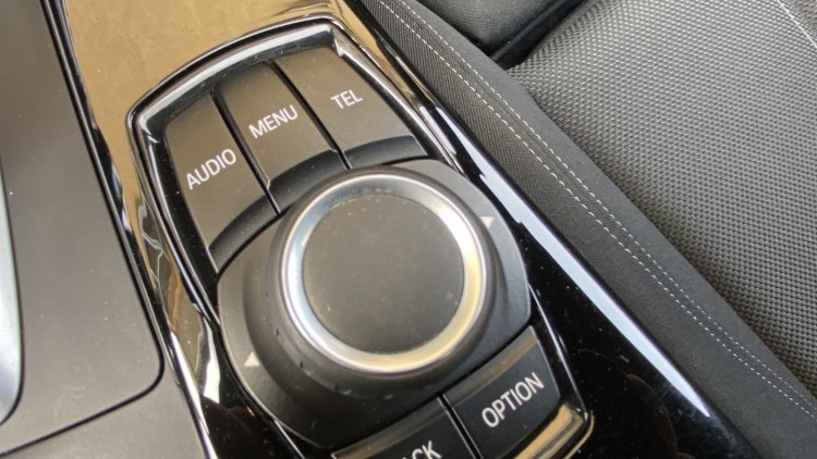 BMW S&eacute;rie 3 - 330 E iPerformace Line Sport Auto