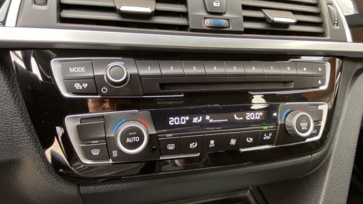 BMW S&eacute;rie 3 - 330 E iPerformace Line Sport Auto