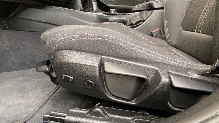 BMW S&eacute;rie 3 - 330 E iPerformace Line Sport Auto