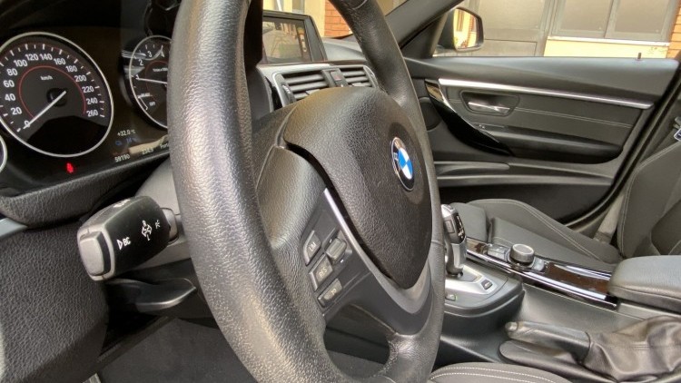 BMW S&eacute;rie 3 - 330 E iPerformace Line Sport Auto