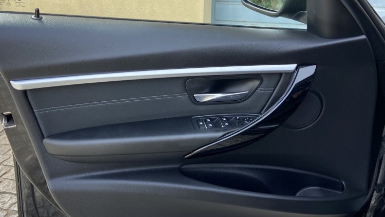 BMW S&eacute;rie 3 - 330 E iPerformace Line Sport Auto