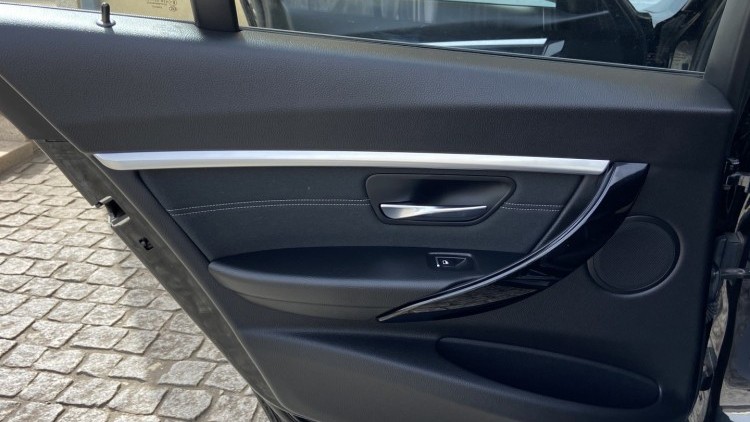 BMW S&eacute;rie 3 - 330 E iPerformace Line Sport Auto