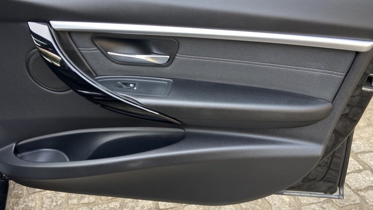 BMW S&eacute;rie 3 - 330 E iPerformace Line Sport Auto