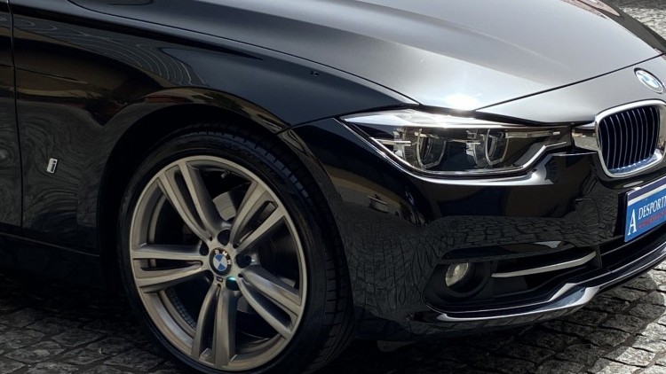 BMW S&eacute;rie 3 - 330 E iPerformace Line Sport Auto